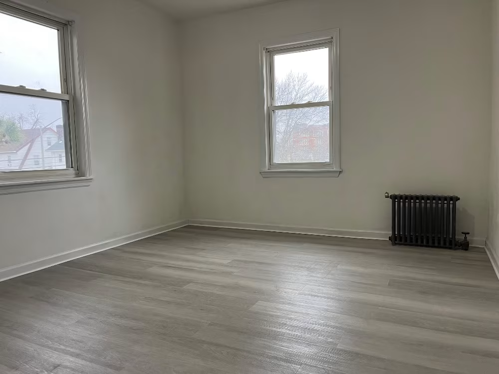 🏠 法拉盛单房出租｜45 Ave & 171 St 附近 二楼明亮单房，多窗通风，采光充足