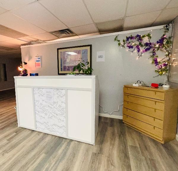 康州新开张正规店，1200尺租金1800$，股东不和，转让，5万有商议。