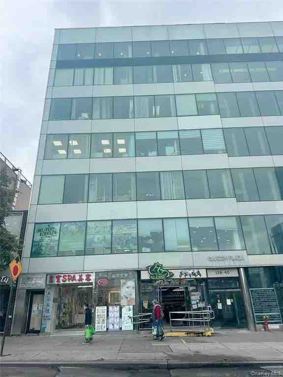 法拉盛39街大停车场旁｜二楼办公室招租｜$3,500/月