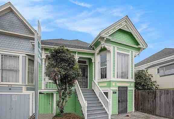 奥克兰Oakland 中国城近美丽湖三房一厅独立屋出租