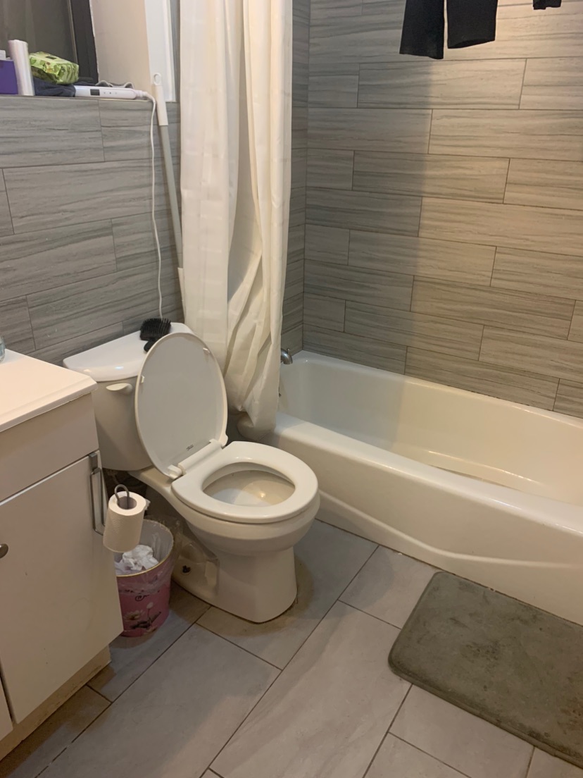 两房一厅其中一间出租