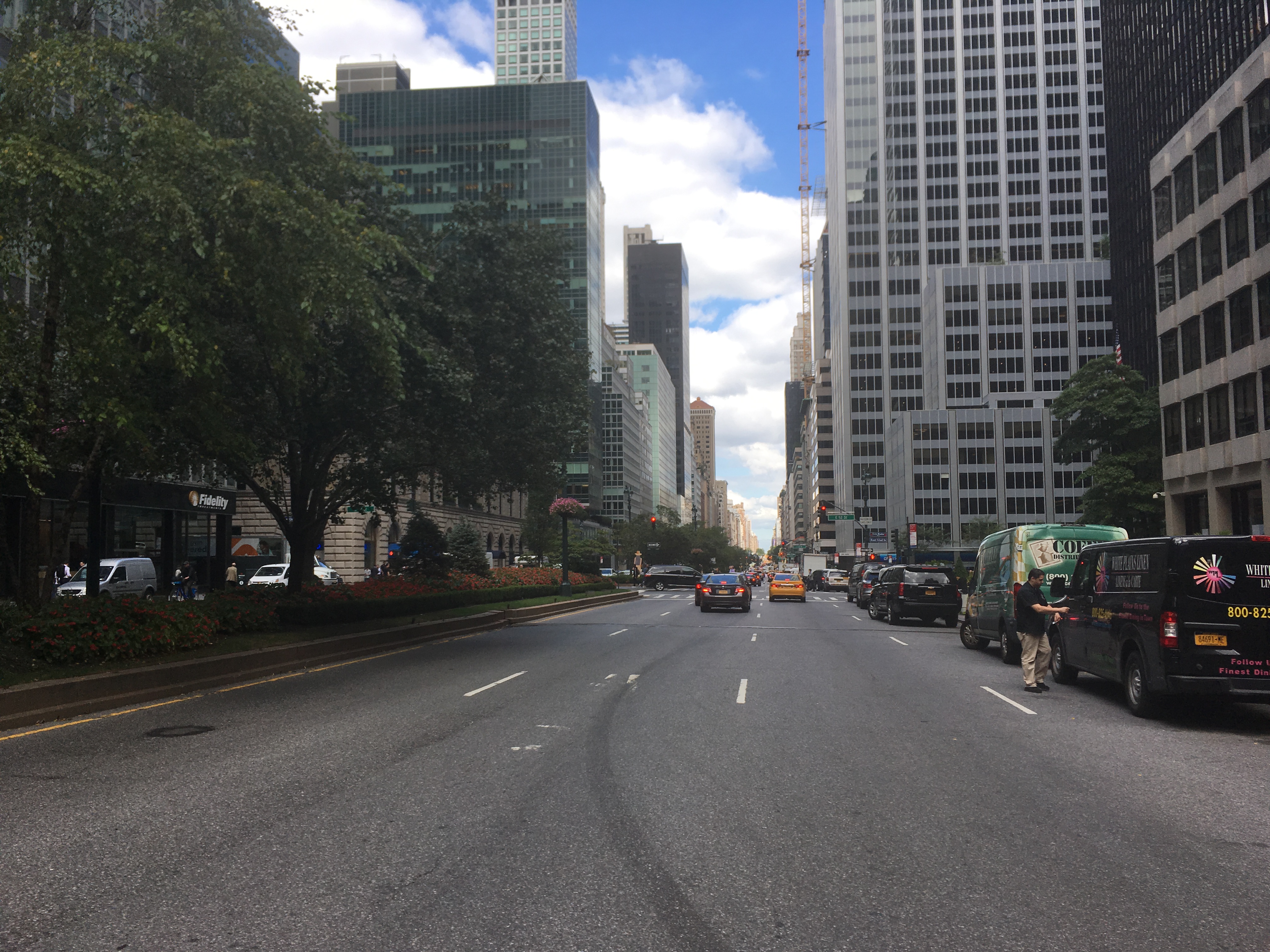 公园大道11个街区更新改造方案，双向自行车道与步行区分开