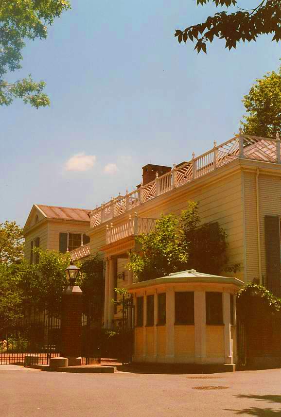 特朗普周一将赴Gracie Mansion会见纽约市长,议题聚焦纽约事务
